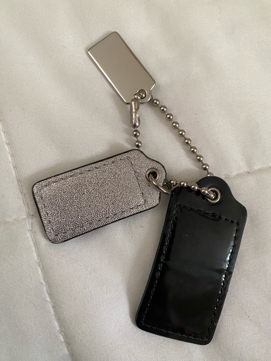 Coach rare keychain set! Leather and metal - Picture 6 of 7